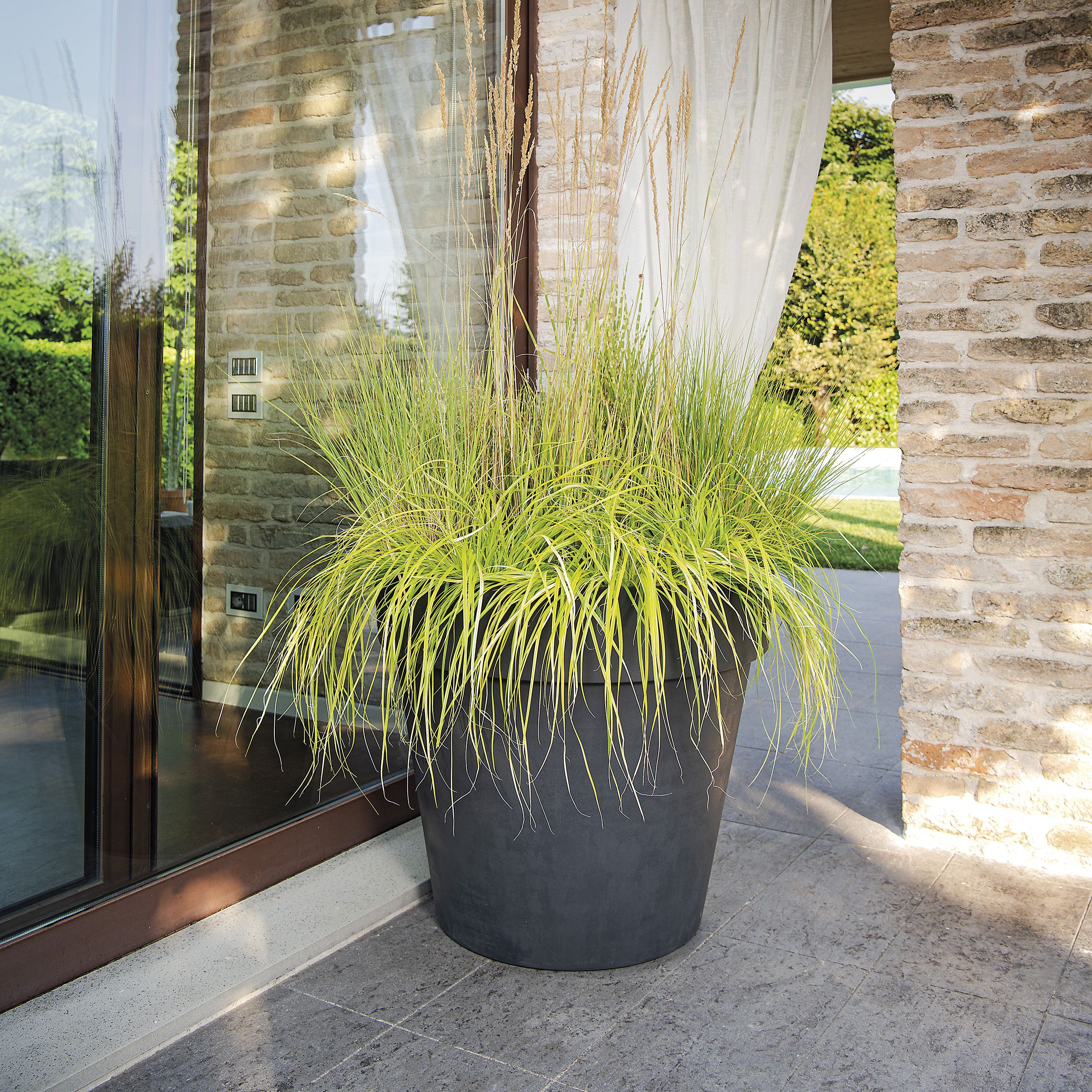 Verve Nurgul Dark grey Polypropylene (PP) Circular Plant pot (Dia)58cm