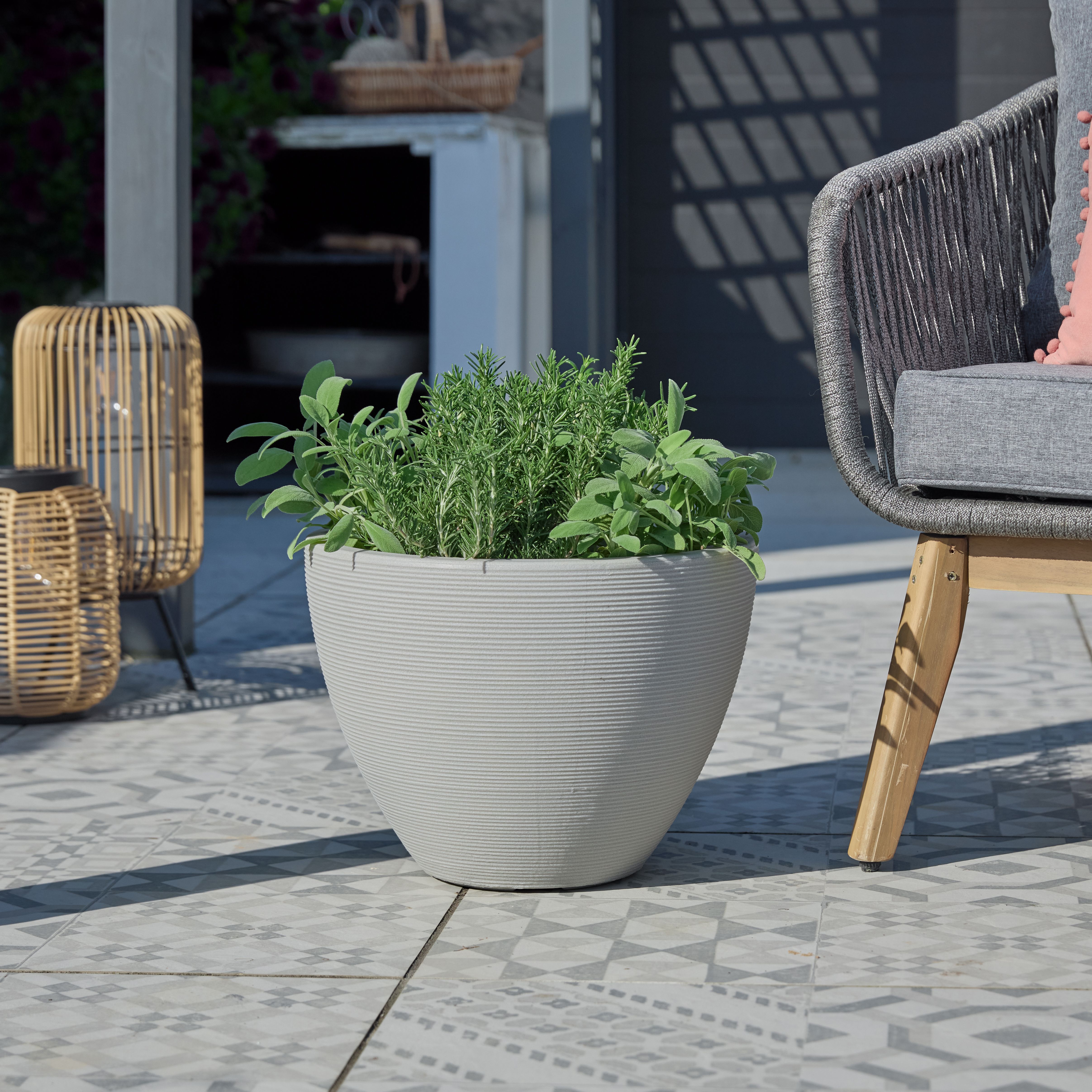 Verve Taupe Brown Stone effect Ridged Planter Plastic Plant pot (Dia) 40cm, (H)30cm