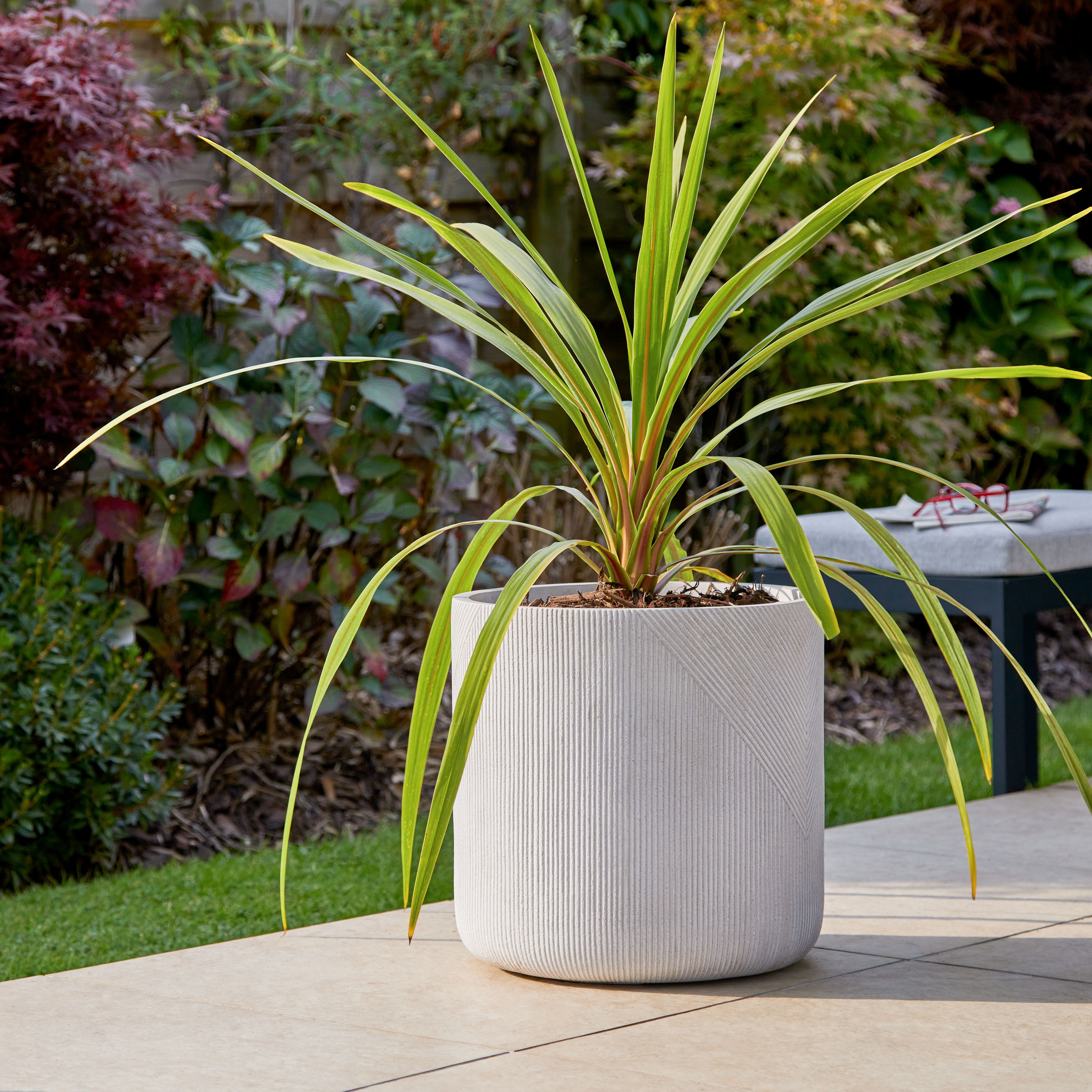 Verve White Fibreclay Plant pot (Dia) 36cm, (H)36cm