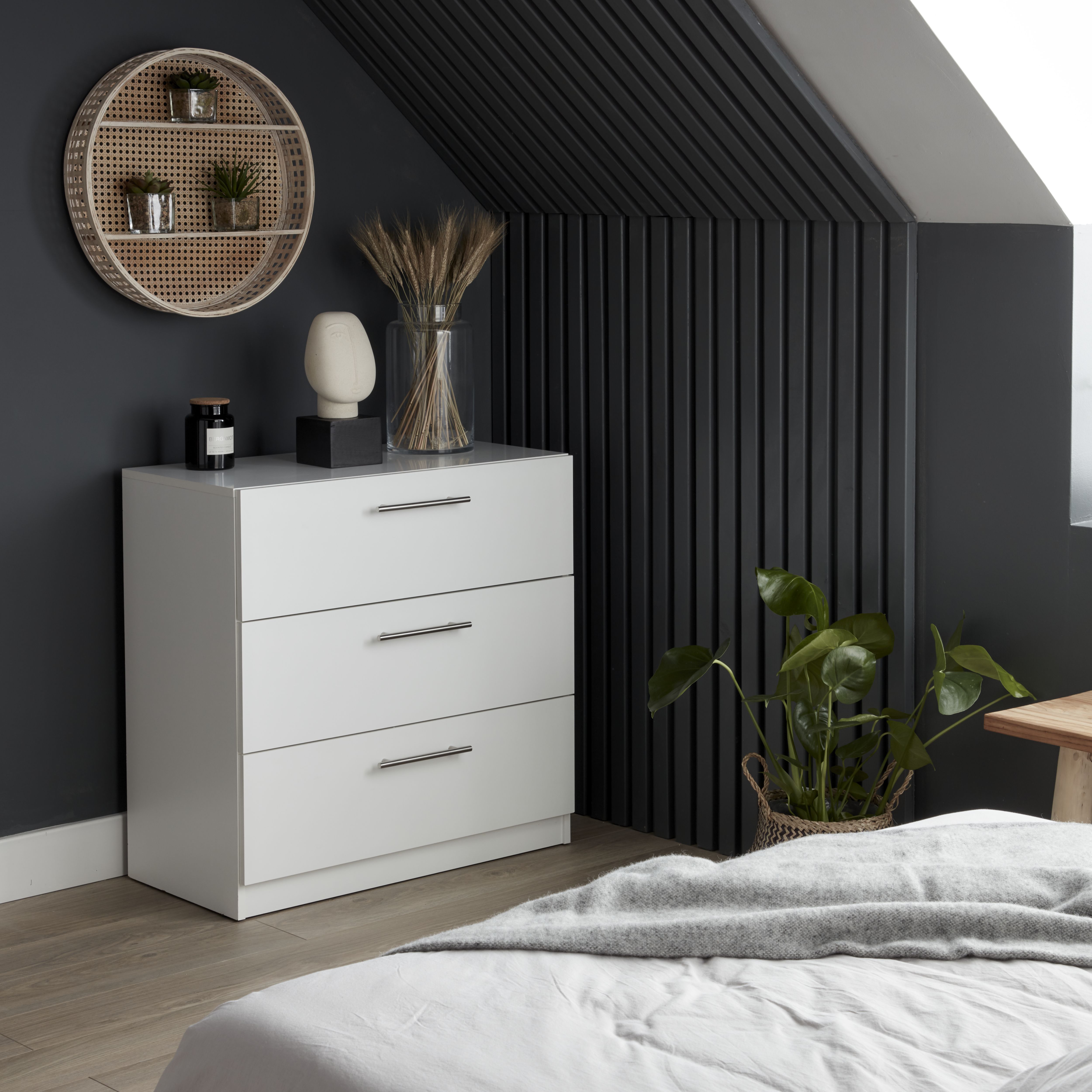 Vinova Matt white 3 Drawer classic Chest of drawers (H)795mm (W)800mm (D)401mm