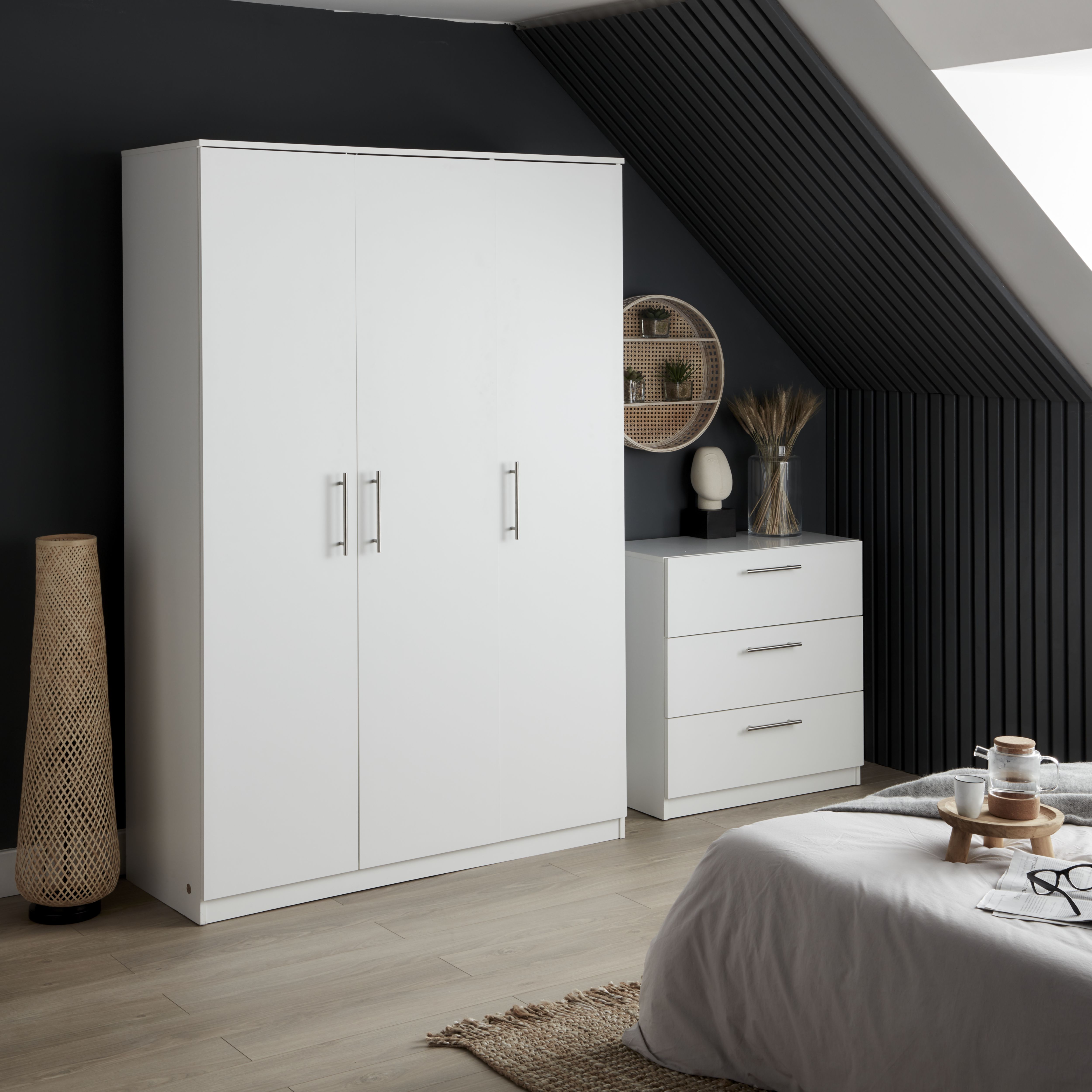 Vinova Matt white 3 Drawer classic Chest of drawers (H)795mm (W)800mm (D)401mm