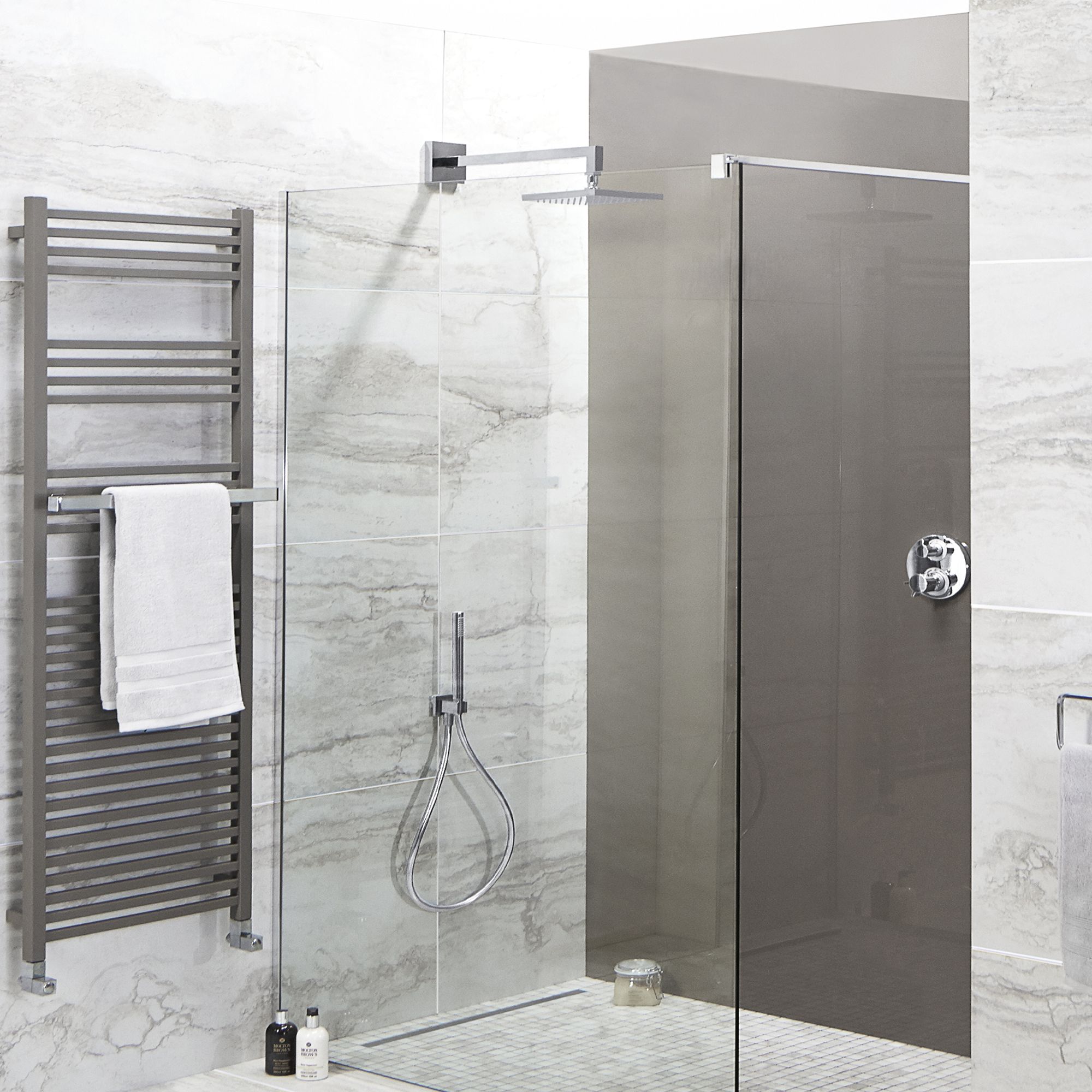Vistelle High gloss Grey Acrylic Panel (W)122cm x (H)244cm x (D)4mm