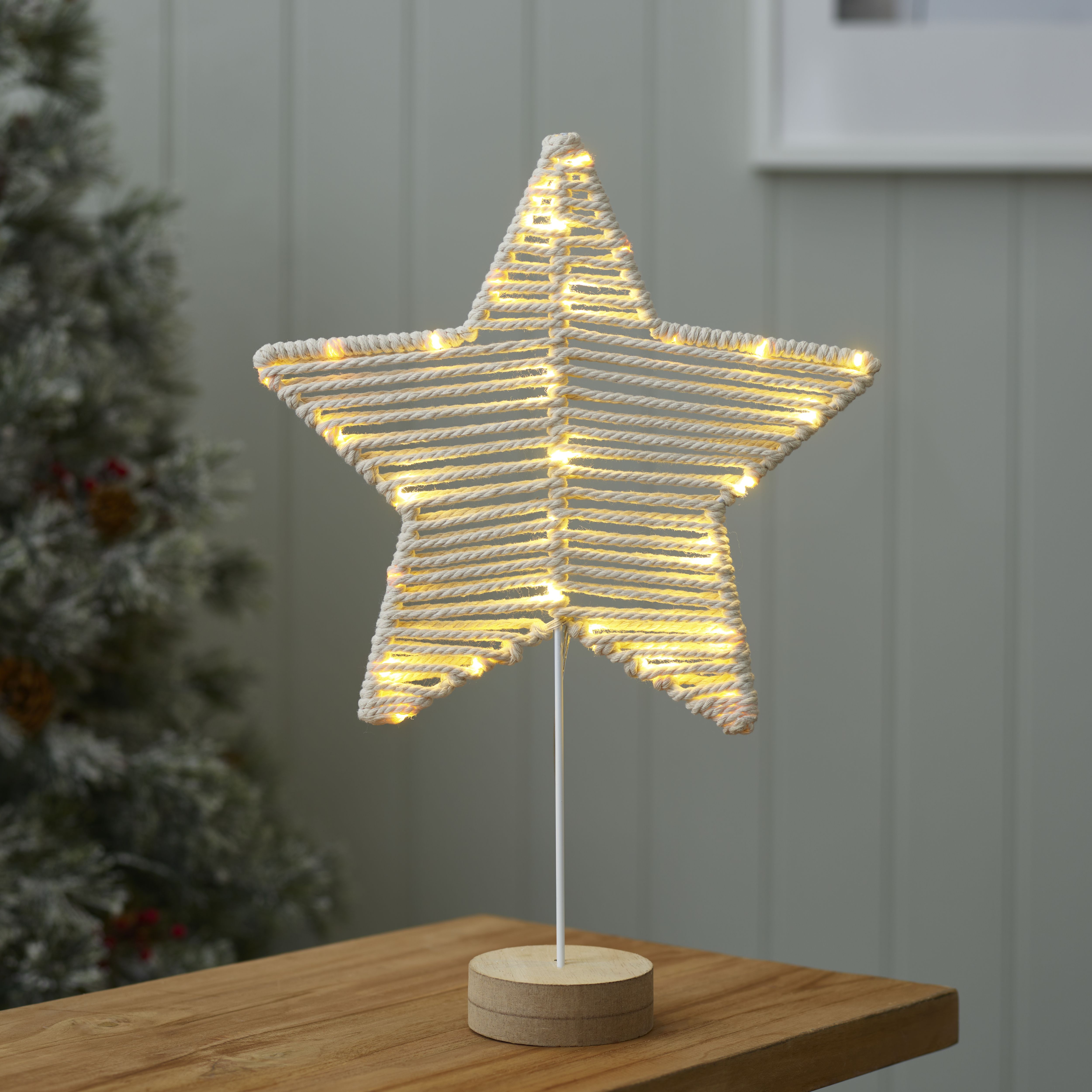 Warm white LED White Star Silhouette (H) 400mm