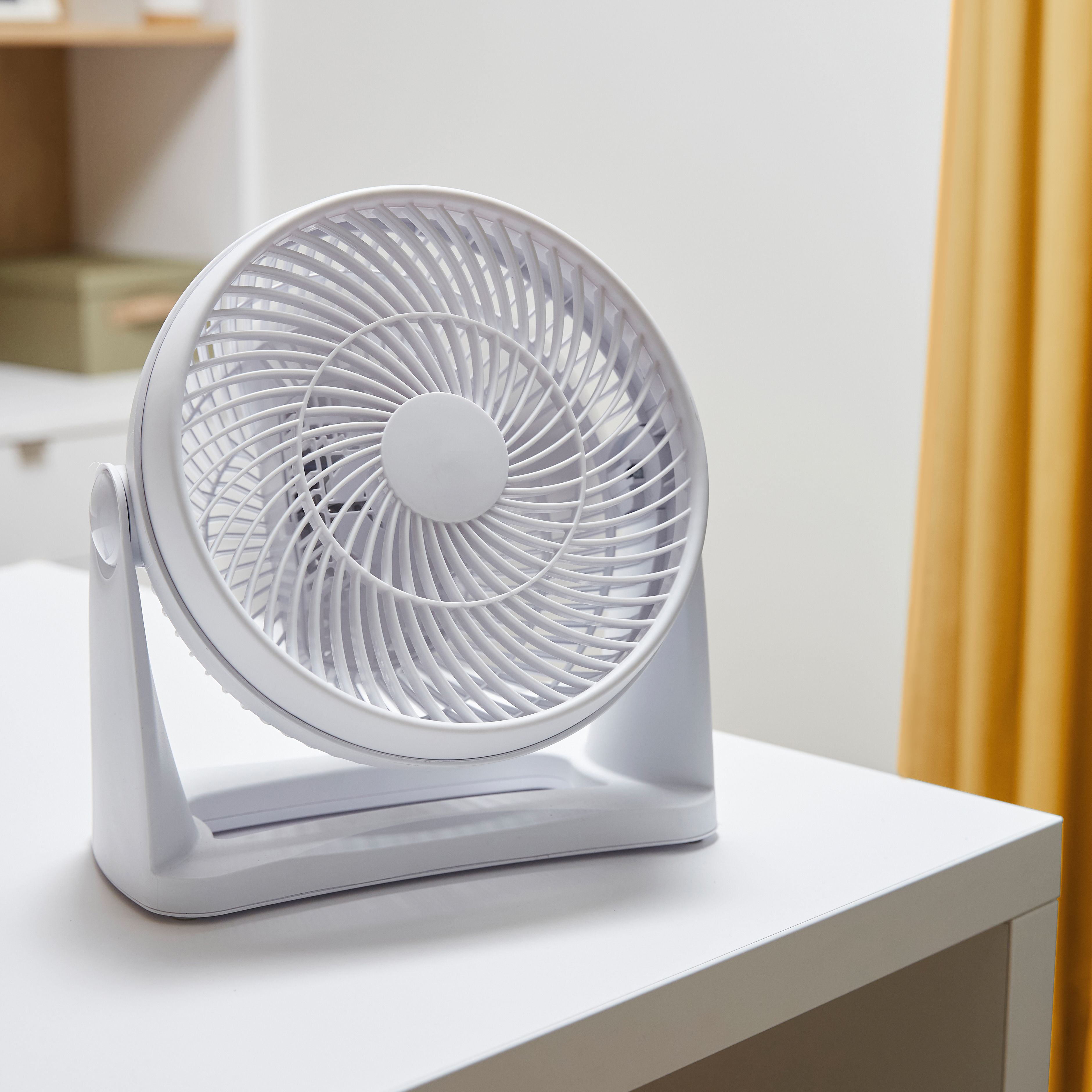 White 7" 21W Desk fan