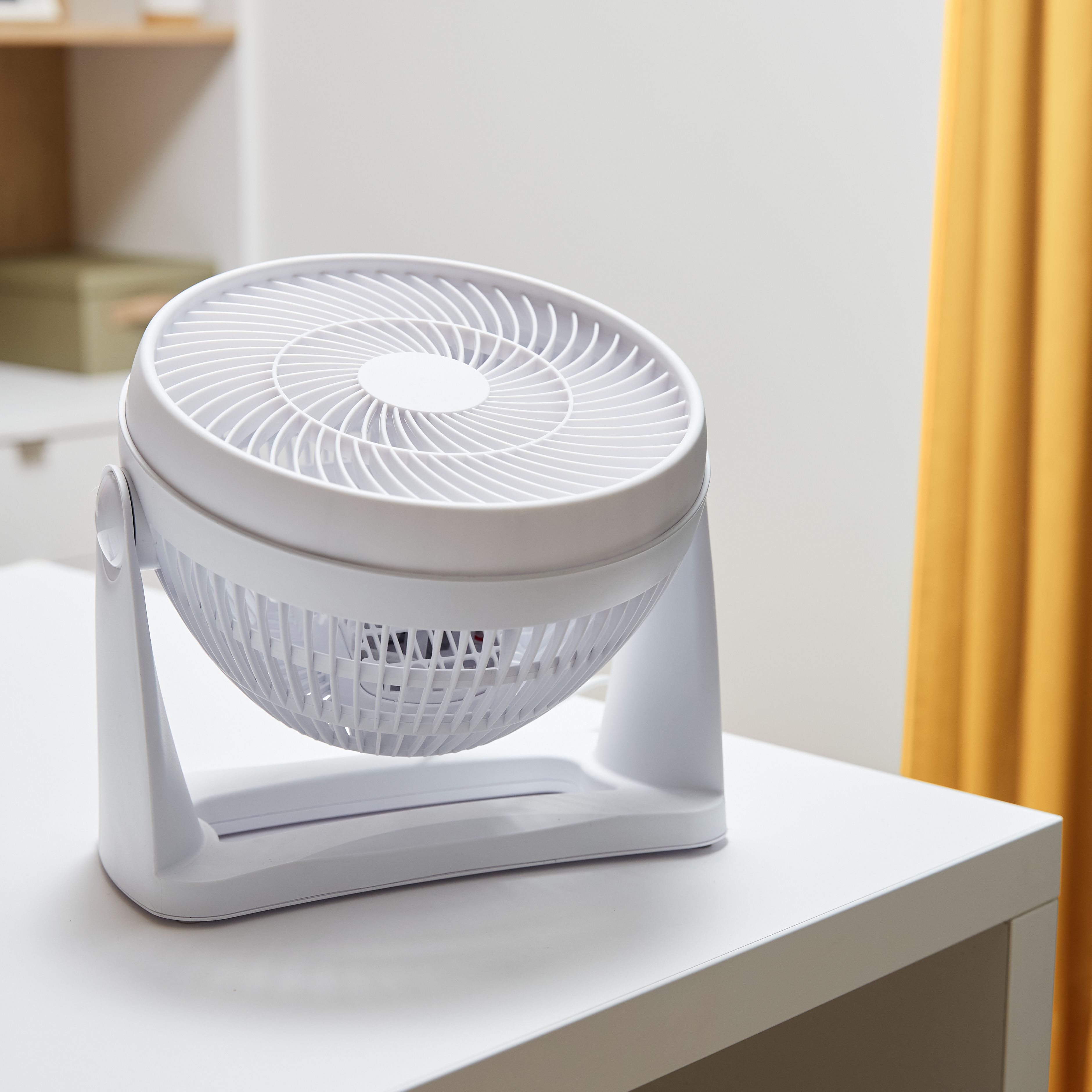White 7" 21W Desk fan