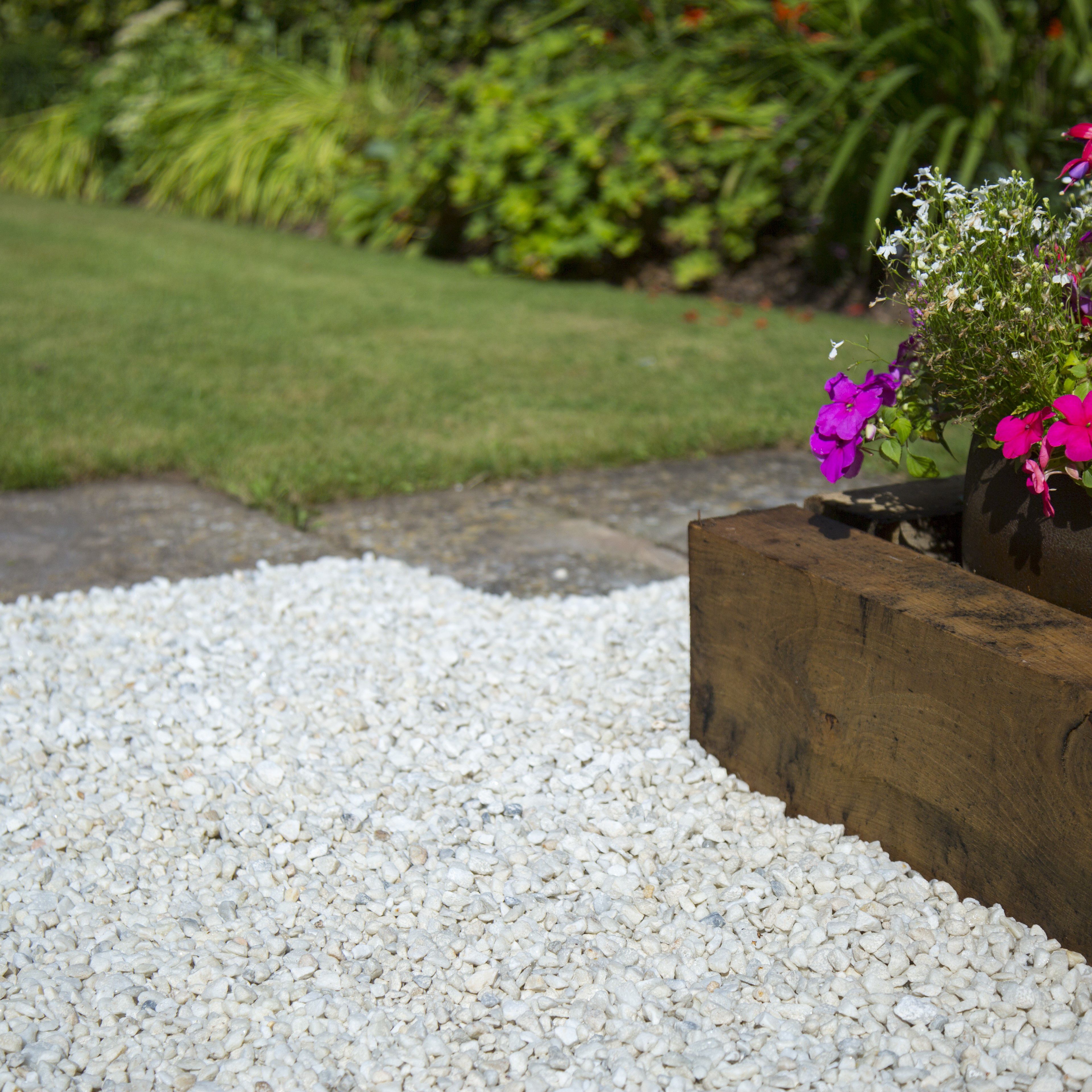White 8-14mm Chippings, 0.3m²
