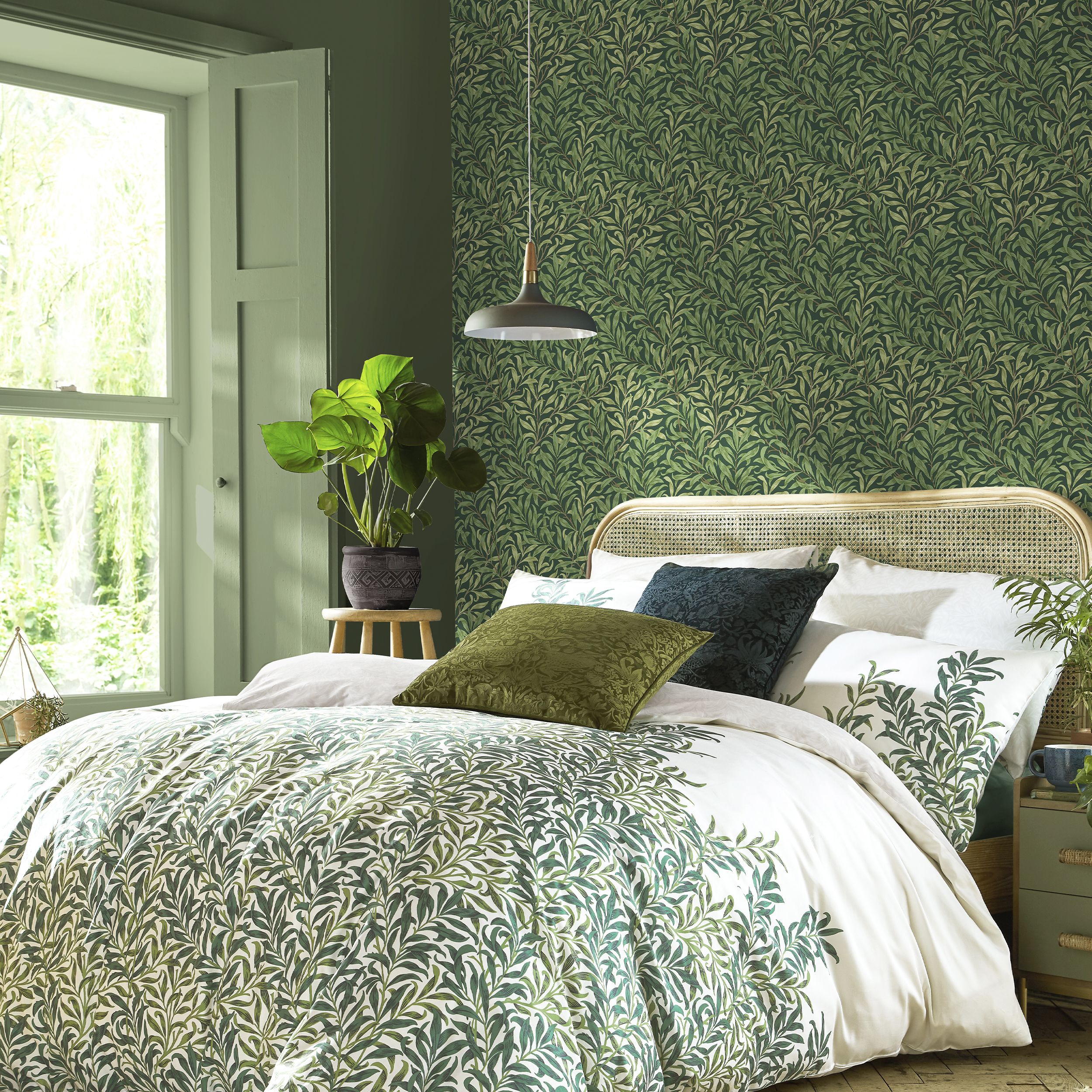 William Morris Gallery Collection Deep Green Willow Bough Smooth Wallpaper
