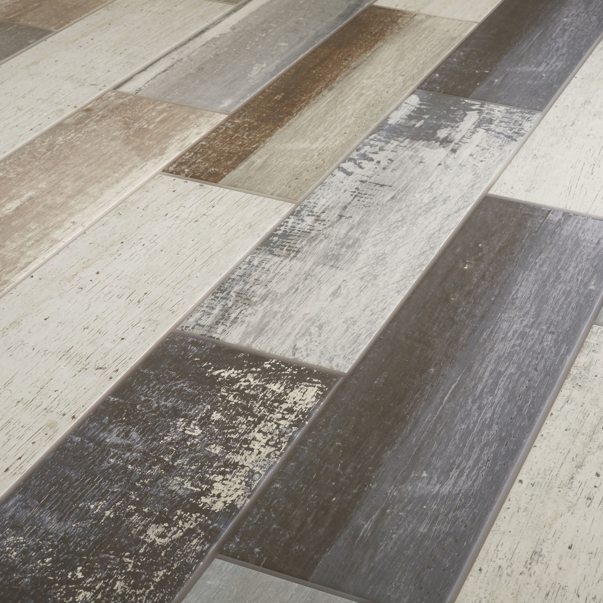 Worn wood Grey Matt Wood effect Porcelain Wall & floor Tile, Pack of 11, (L)600mm (W)150mm