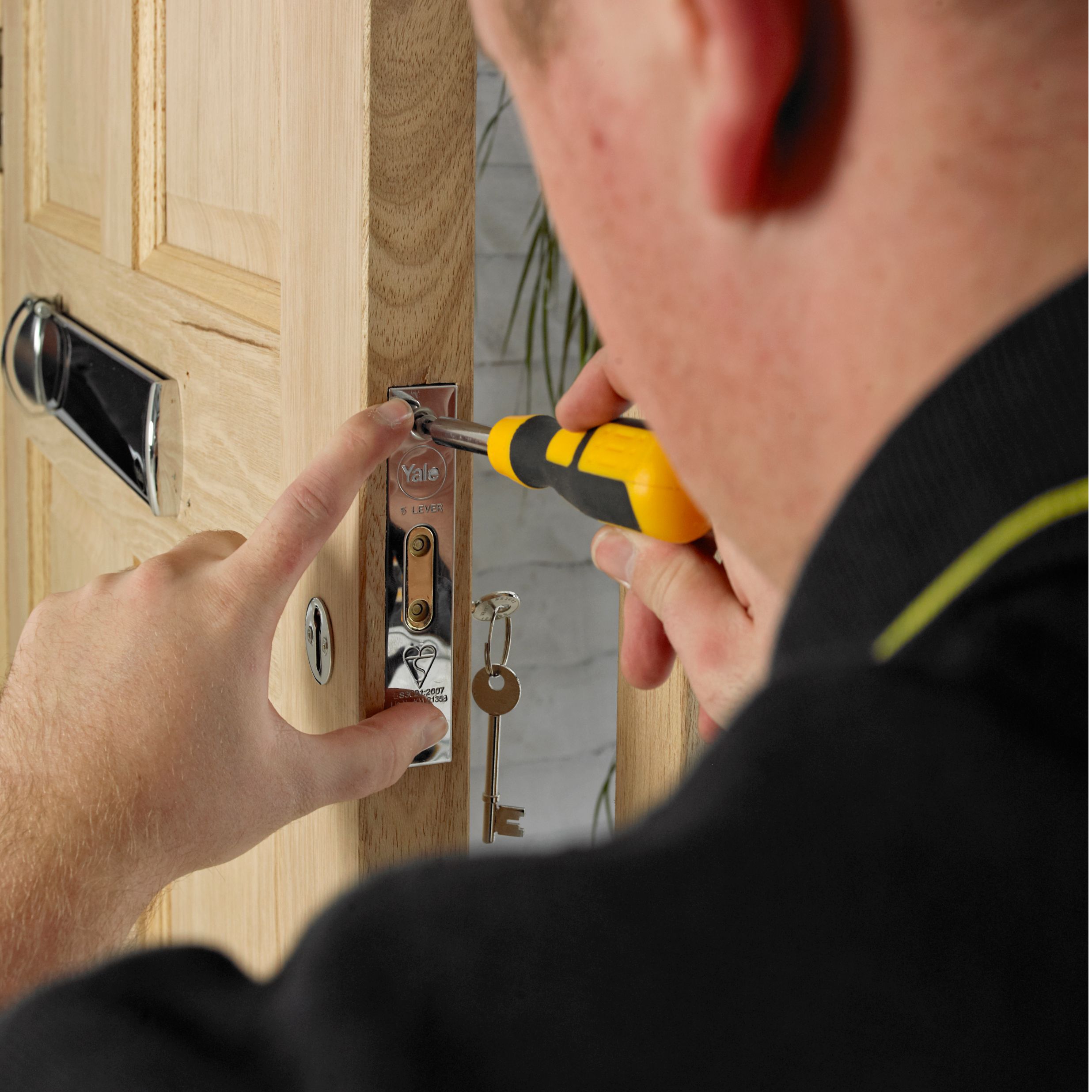 Yale P-M562-CH-80 76mm Polished Metal 5 lever Deadlock