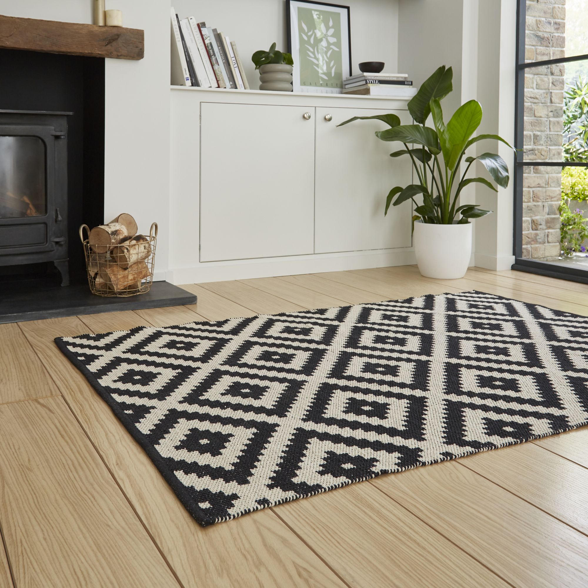 Zara Black & White Geometric Rug 170cmx120cm