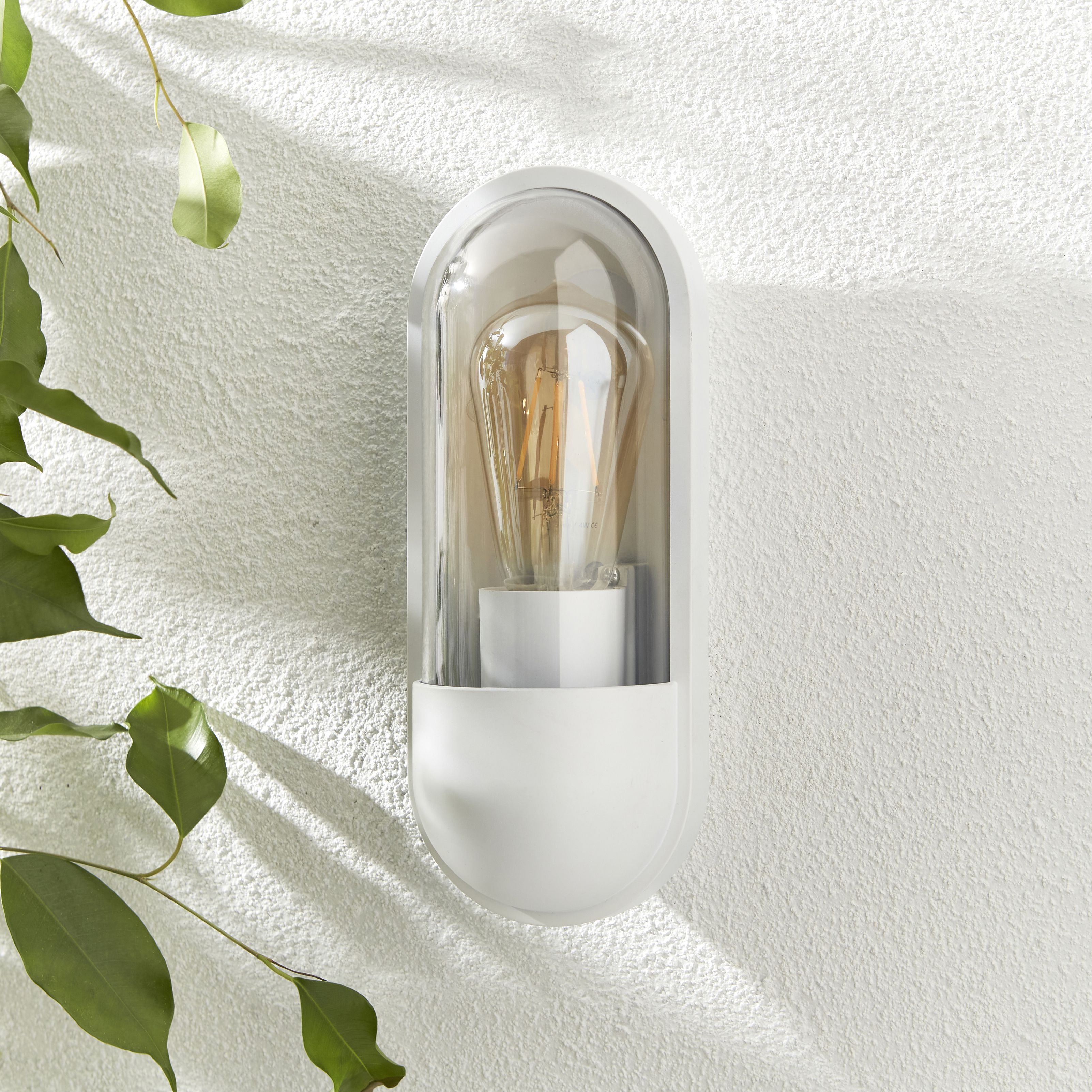 Zinc Kerry Fixed Matt White Mains-powered Outdoor ON/OFF Wall light (Dia)10cm