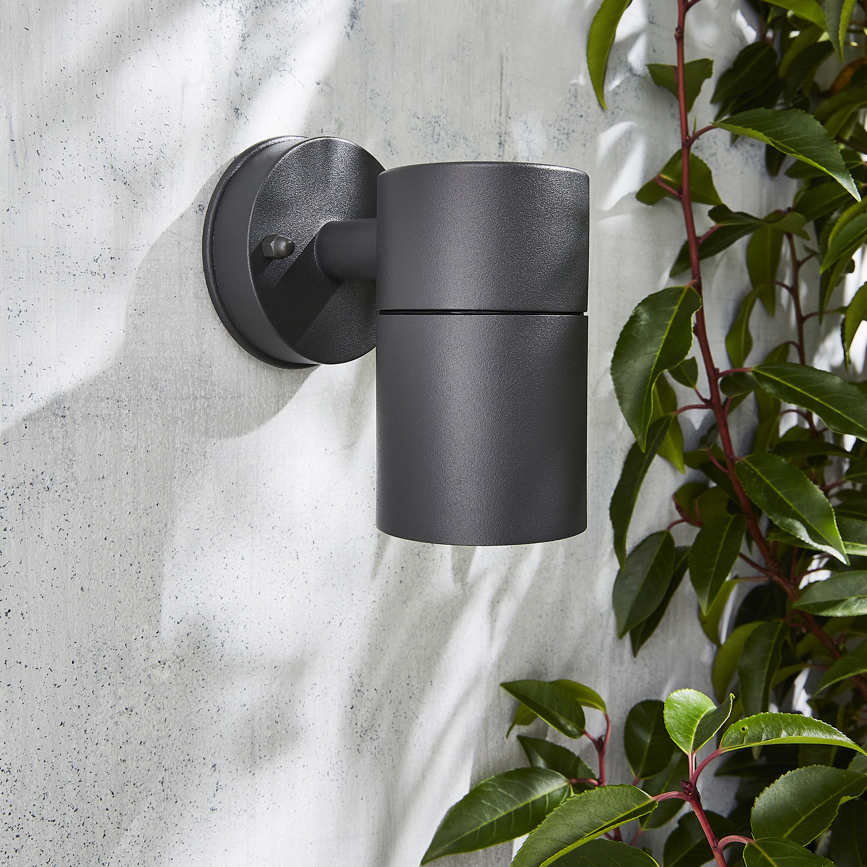 Zinc Odin Fixed Matt Black Mains-powered Outdoor Down ON/OFF Wall light (Dia)6cm