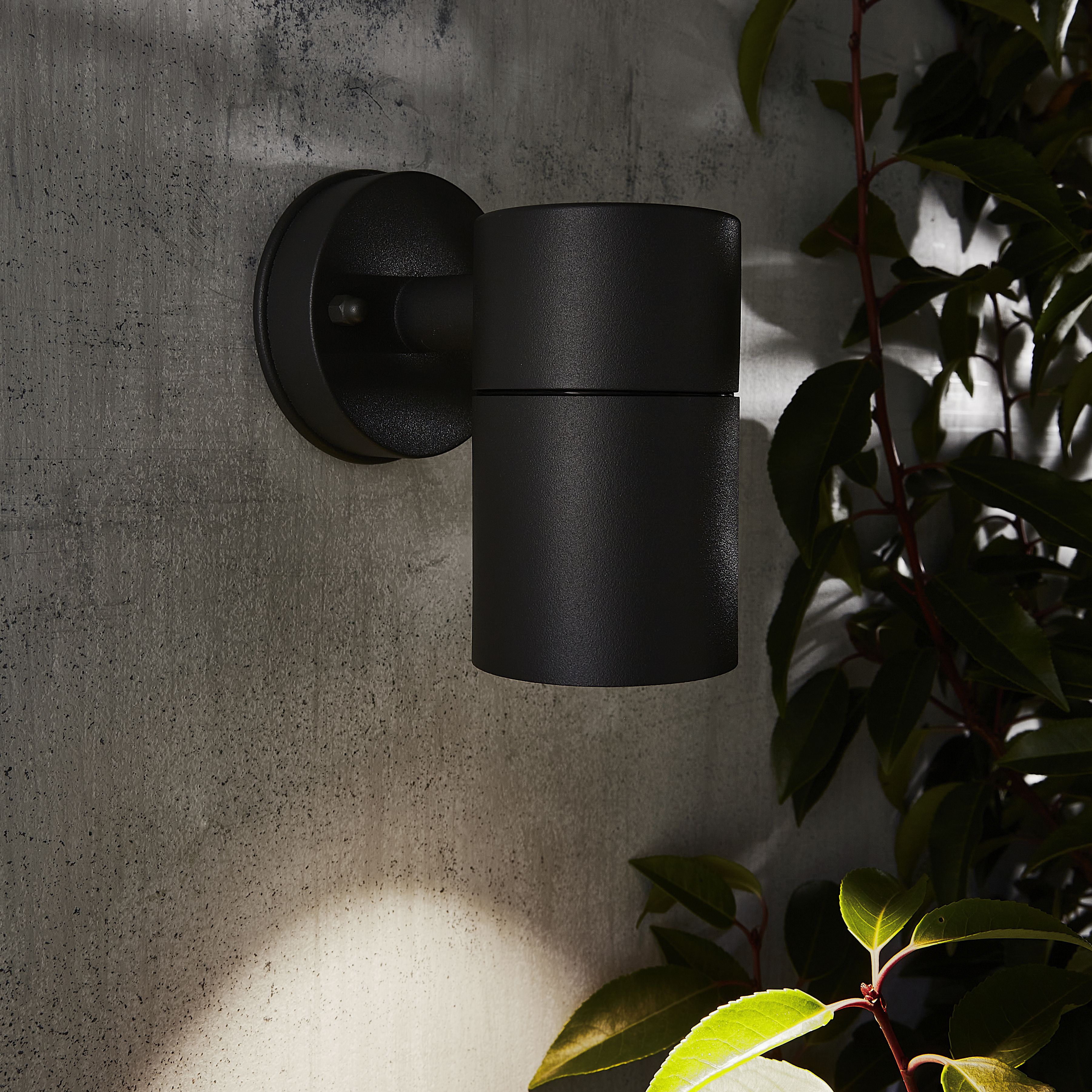 Zinc Odin Fixed Matt Black Mains-powered Outdoor Down ON/OFF Wall light (Dia)6cm