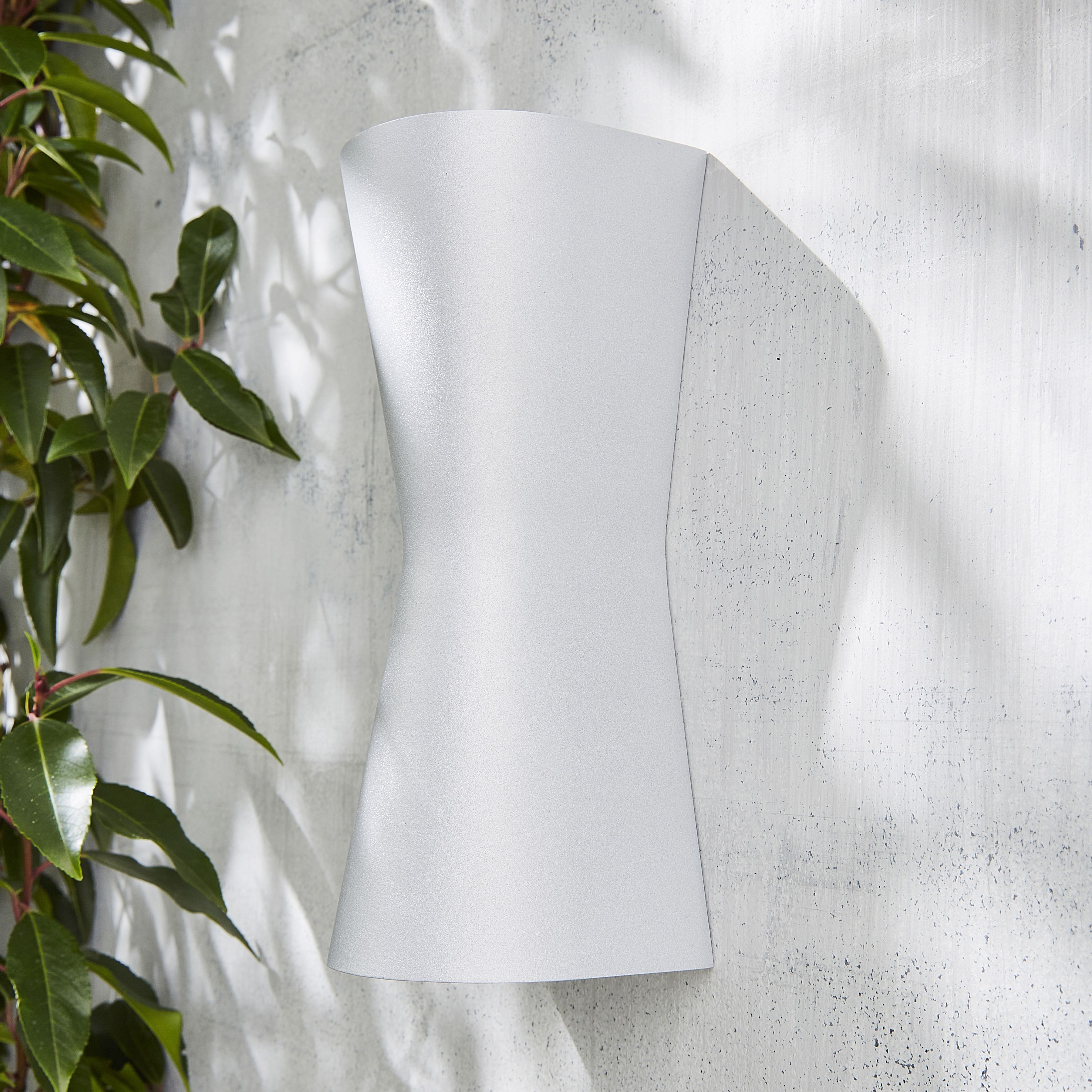 Zinc Vanir Fixed Matt Silver effect Mains-powered Outdoor ON/OFF Wall light (Dia)8cm