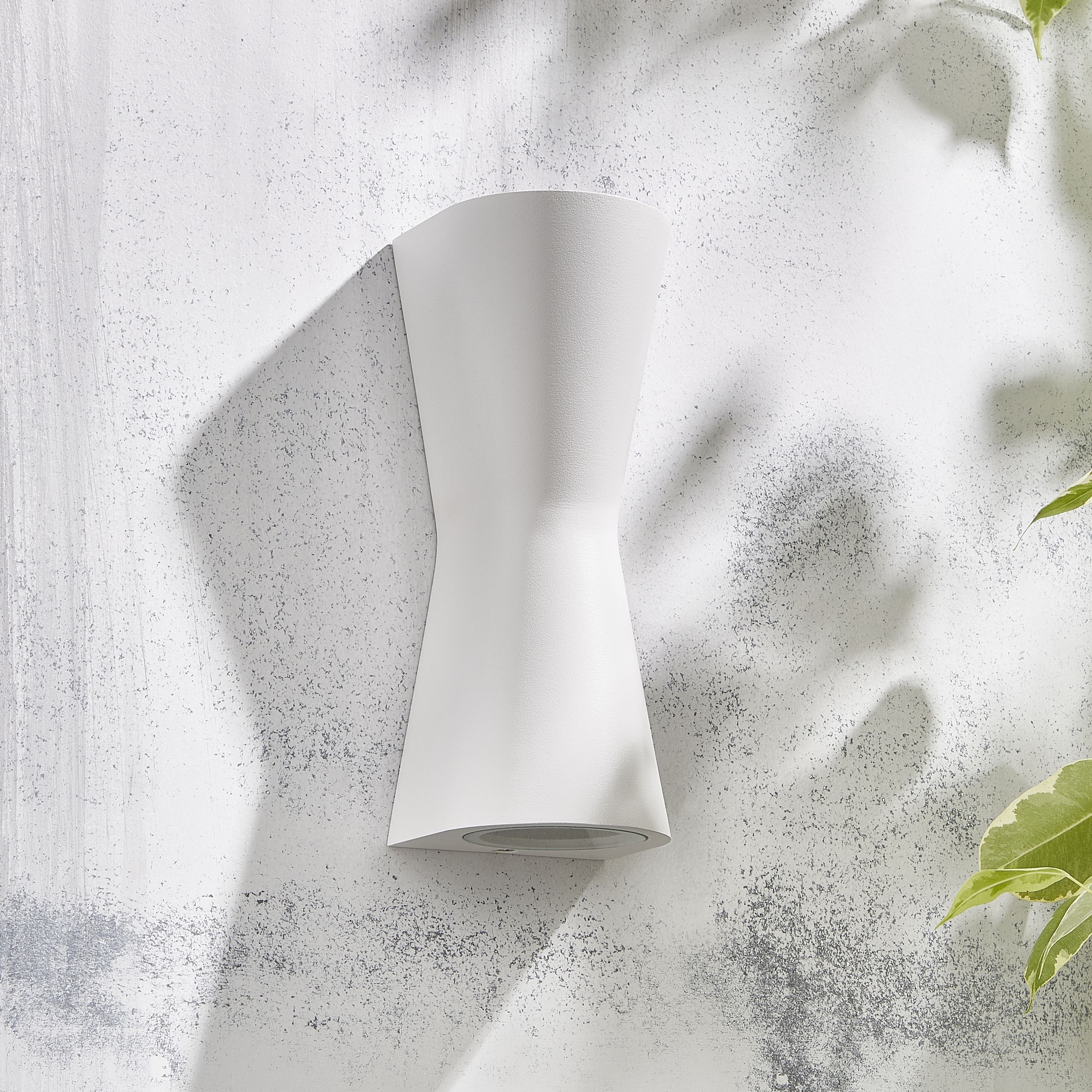 Zinc Vanir Fixed Matt White Mains-powered LED Outdoor Cone Wall light (Dia)8cm