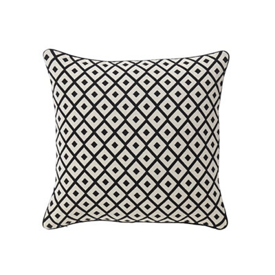 B&Q Black & White Patterned Woven & Jacquard Effect Indoor Cushion (L)40Cm (W)40Cm