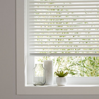 Goodhome Studio White Aluminium Venetian Blind (W)60Cm (L)180Cm