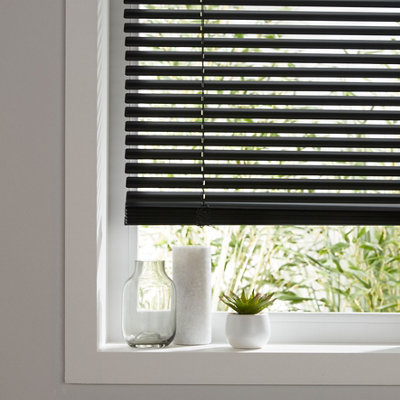 Goodhome Studio Black Aluminium Venetian Blind (W)180Cm (L)180Cm