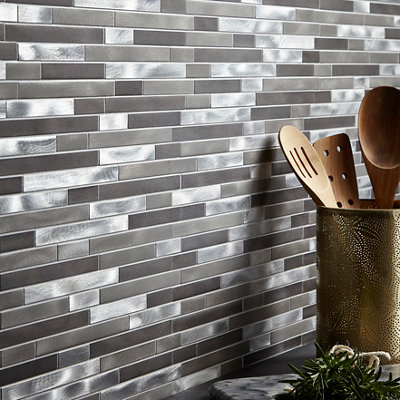 Colours Naplo Grey Matt Metal Effect Aluminium Mosaic Tile, (L)304Mm (W)300Mm