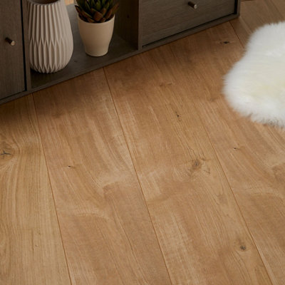 Goodhome Gladstone Wood Planks Oak Effect Structured Laminate Flooring, 1.996M²