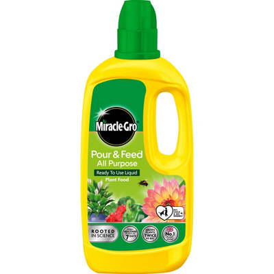 Miracle-Gro Pour & Feed Liquid Universal Plant Feed, 1L