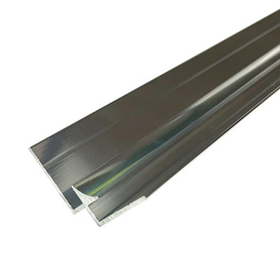 Splashwall Alloy Panel Internal Corner Joint (L)2440Mm (W)31Mm (T)4Mm - Polished Silver Effect