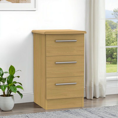 B&Q Montana Ready Assembled Matt Oak Effect 3 Drawer Bedside Table (H)700Mm (W)400Mm (D)410Mm