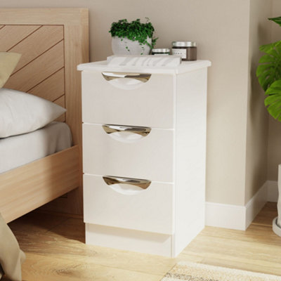 B&Q Rovigo Ready Assembled Matt White 3 Drawer Bedside Chest (H)692Mm (W)395Mm (D)411Mm