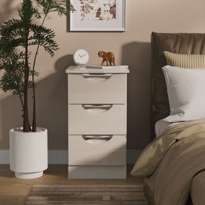 B&Q Rovigo Ready Assembled Matt Kashmir 3 Drawer Bedside Chest (H)692Mm (W)395Mm (D)411Mm