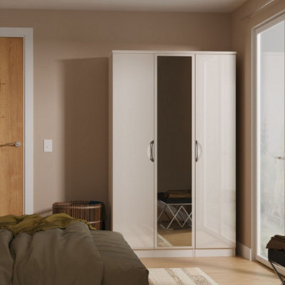 B&Q Rovigo Ready Assembled Matt Kashmir Triple Wardrobe With 1 Mirror Door (H)1824Mm (W)1108Mm (D)530Mm