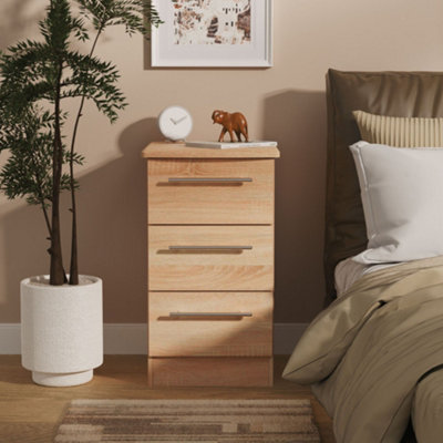 B&Q Bergamo Ready Assembled Bardolino Oak Effect 3 Drawer Bedside Chest (H)878Mm (W)395Mm (D)411Mm