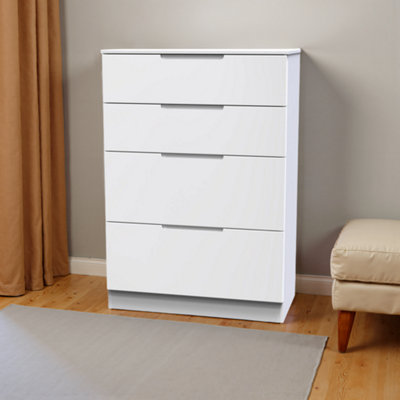 B&Q Messina Ready Assembled Matt White No Effect 4 Drawer Deep Chest (H)1067Mm (W)740Mm (D)390Mm