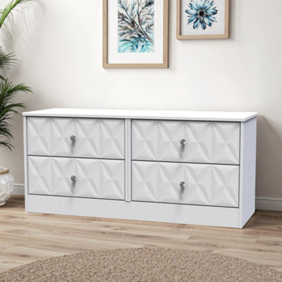 B&Q San Jose Ready Assembled Matt White No Effect 4 Drawer Wide Chest (H)521Mm (W)1146Mm (D)395Mm