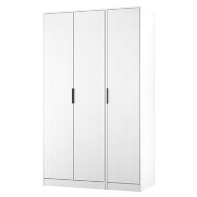 B&Q Nashville Ready Assembled Contemporary Matt White Tall Triple Wardrobe (H)1960Mm (W)1108Mm (D)530Mm