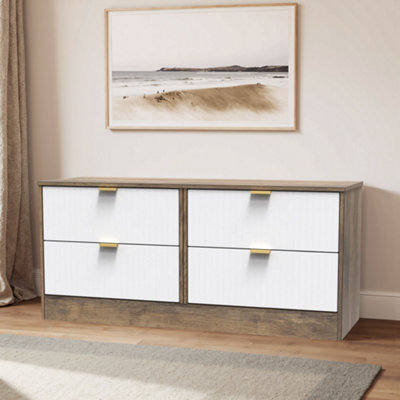 B&Q Nashville Ready Assembled Matt White & Oak 4 Drawer Wide Chest (H)521Mm (W)1146Mm (D)395Mm