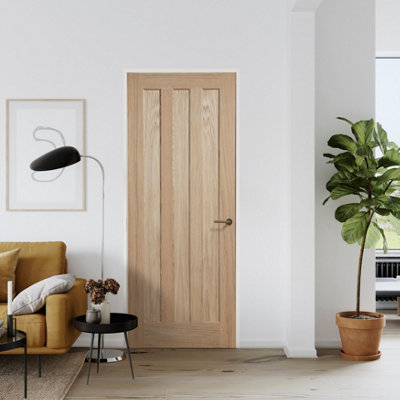 Fortia Vertical 3 Panel Unglazed Contemporary Natural Oak Veneer Internal Timber Door, (H)1981Mm (W)762Mm (T)35Mm