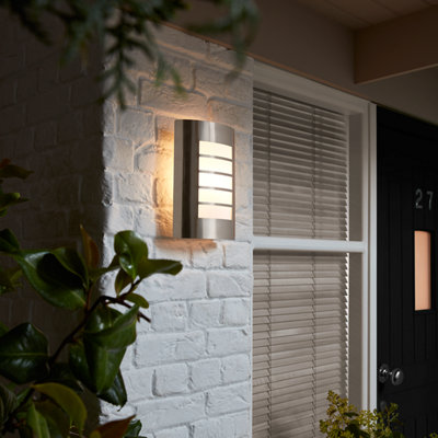 Goodhome Grandy Fixed Stainless Steel Mains-Powered Outdoor Half Wall Light
