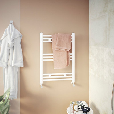 Goodhome Leyburn White 897Btu Vertical Towel Radiator (W)500Mm X (H)700Mm