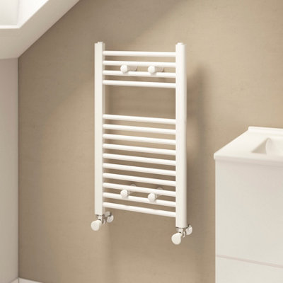 Flomasta Flat White 928Btu Vertical Towel Radiator (W)400Mm X (H)700Mm