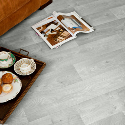 B&Q Precut Light Grey Wide Natural Oak Plank Effect Sheet Vinyl, 6M²