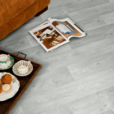 B&Q Precut Light Grey Wide Natural Oak Plank Effect Sheet Vinyl, 4M²