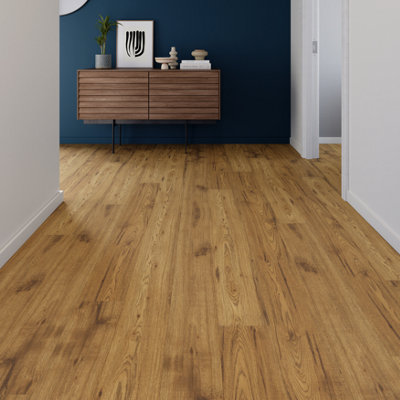 Goodhome Hickory Natural Oak Wood Effect Structured Laminate Flooring, 2.2M²