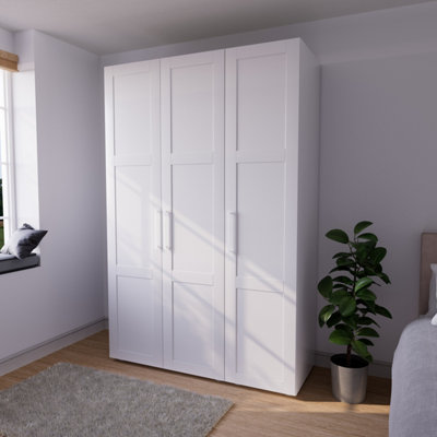 B&Q Atomia Modern Matt Pocelain Tall Triple Wardrobe (H)2247Mm (W)1000Mm (D)580Mm