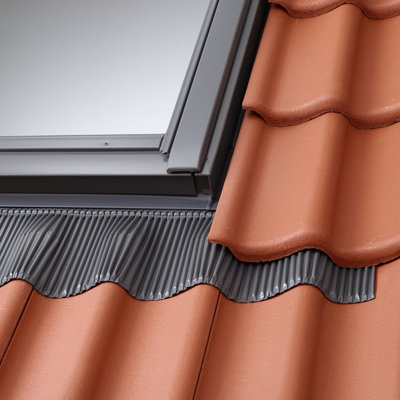 Velux Pro+ Ck02 Grey Aluminium Tile Flashing (W)550Mm X (L)780Mm