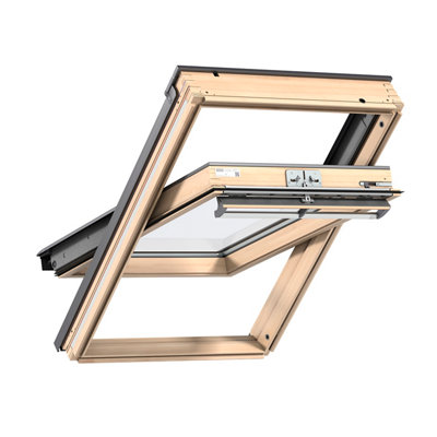Velux Pine Centre Pivot Roof Window, (H)1180Mm (W)1140Mm